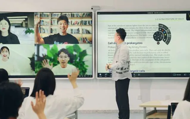 Students joining from home appear on the ClassIn Boards while the class waves from the room.